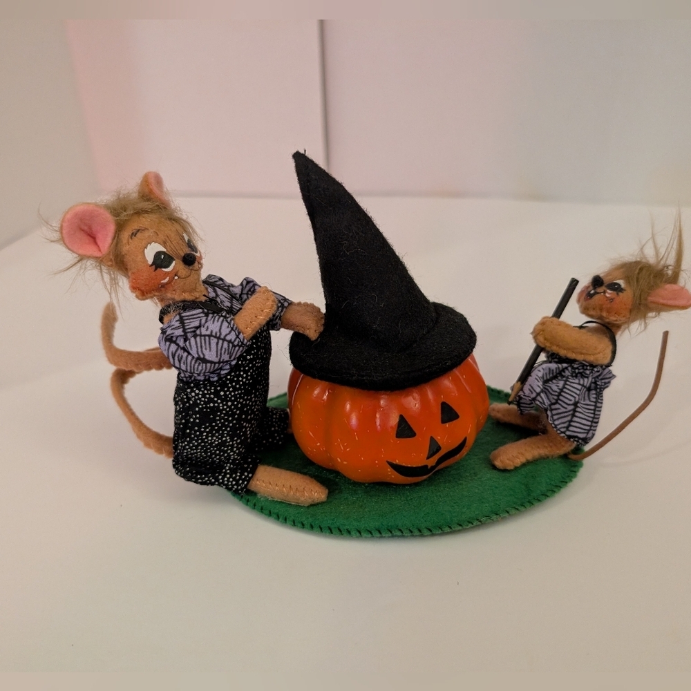 Annalee 5 inch Pumpkin Painting Pals - 2 Brown Mice with Pumpkin Witch Hat